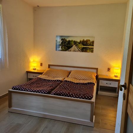 Apartman Sara Ліпно-над-Влтавою Екстер'єр фото